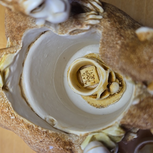 Harmony Kingdom "Family Reunion" Monkeys. Zookeepers Series - Picture 8 of 12